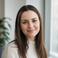 Portrét spokojnej zákazníčky Janky, prirodzená profesionálna profilová fotografia